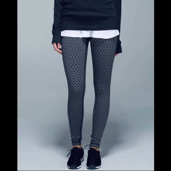 lululemon athletica Pants - 🔥DEAL ALERT🔥Wunder Under Full On Luon size 6